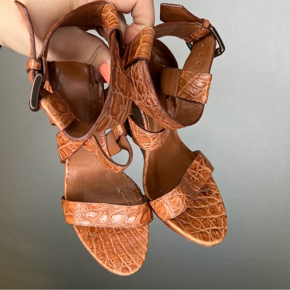 Bottega Veneta | Size 41 Brown Leather Wedge Sandals with Perforated‎ Design - Picture 2 of 7